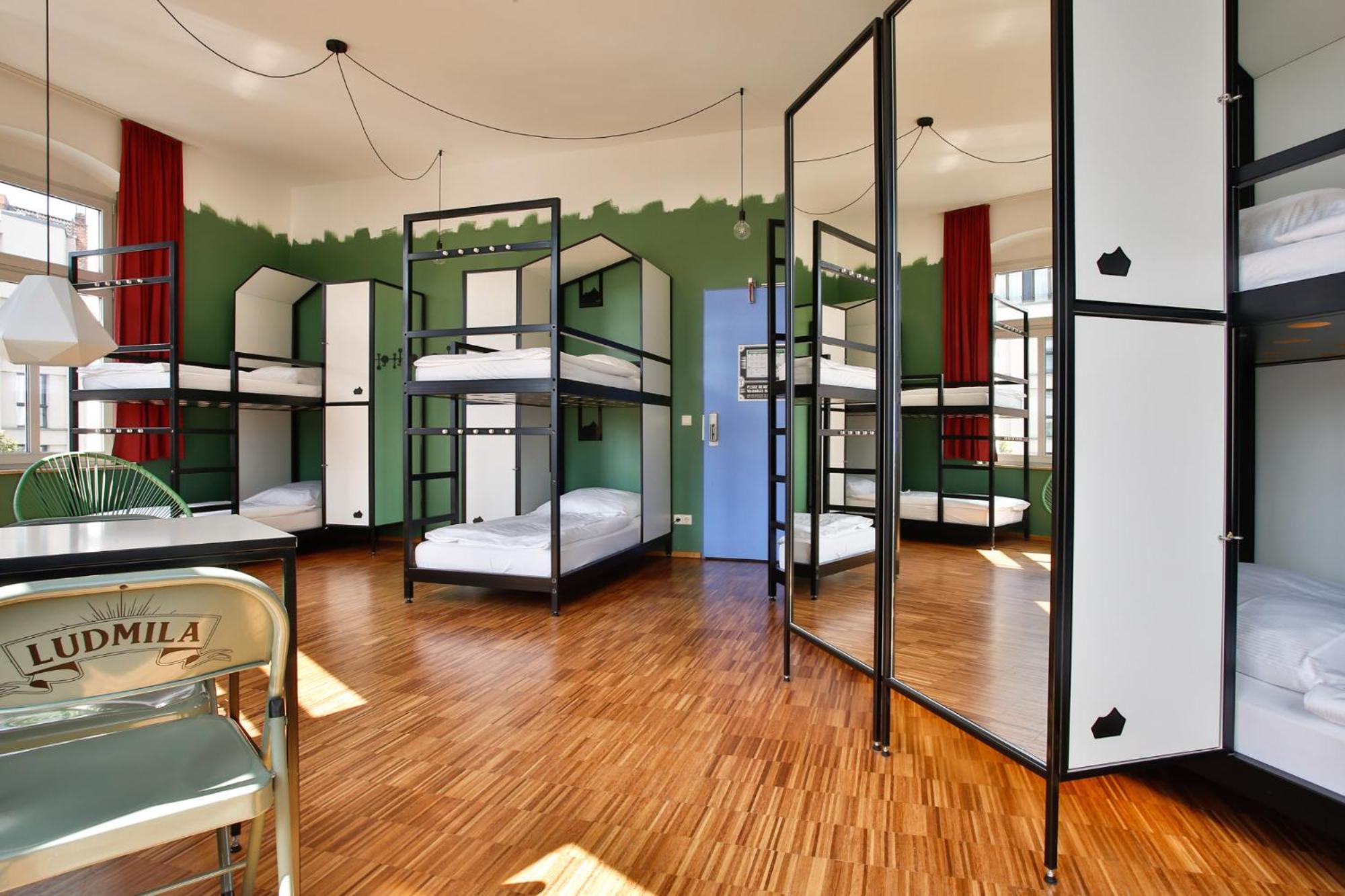 The Circus Hostel Berlin Exterior photo